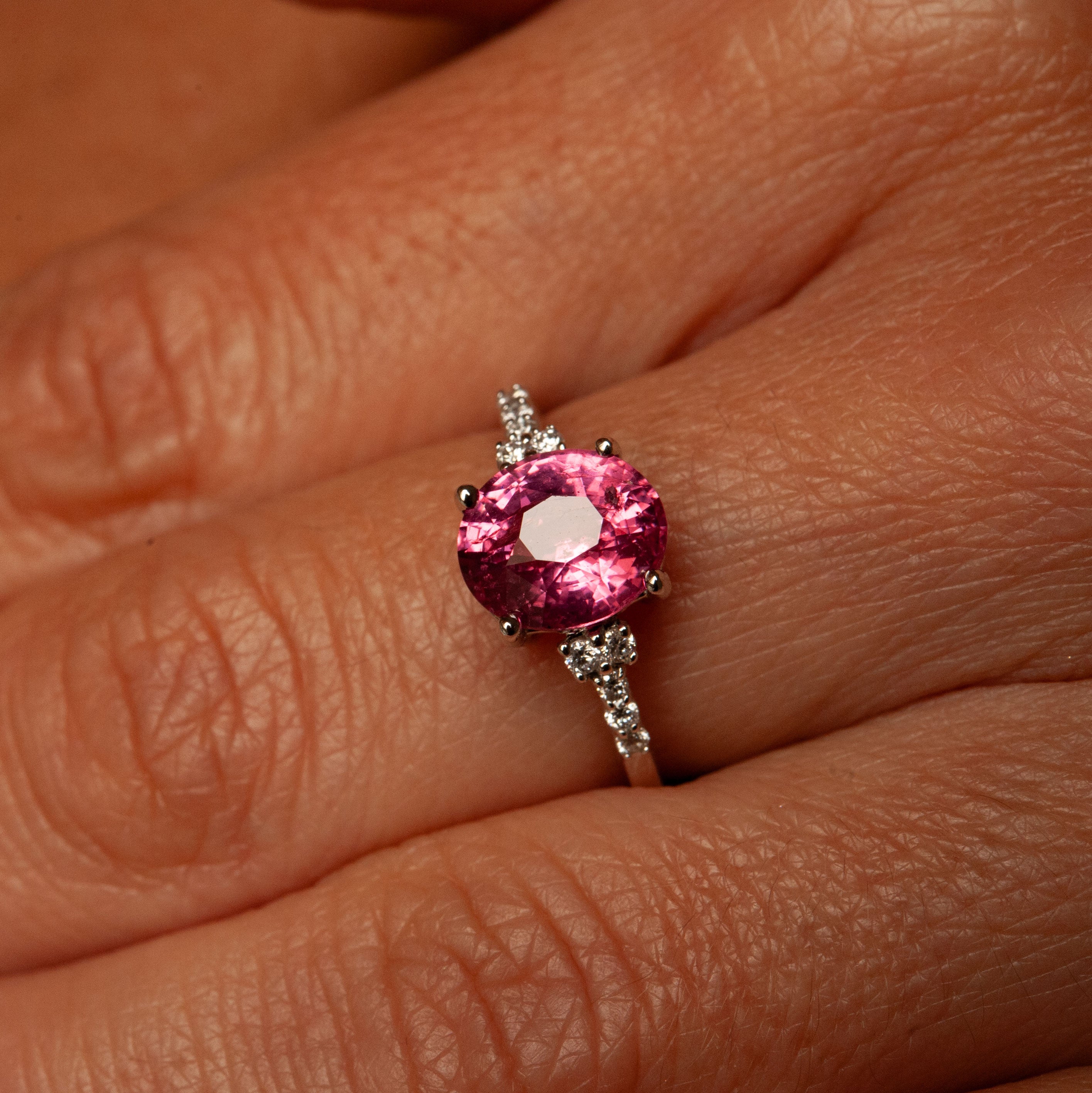 “Louise”  White Gold Ring, pink spinel and diamonds