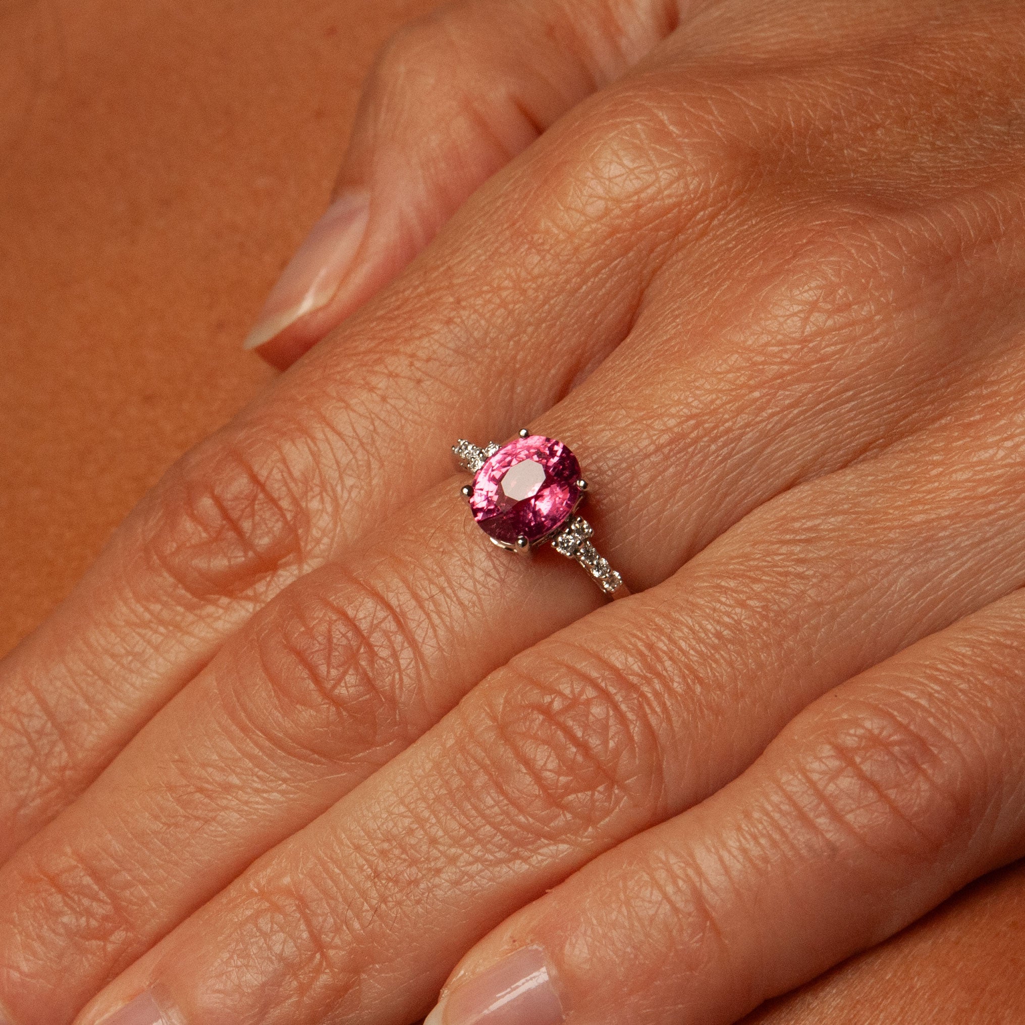 “Louise”  White Gold Ring, pink spinel and diamonds