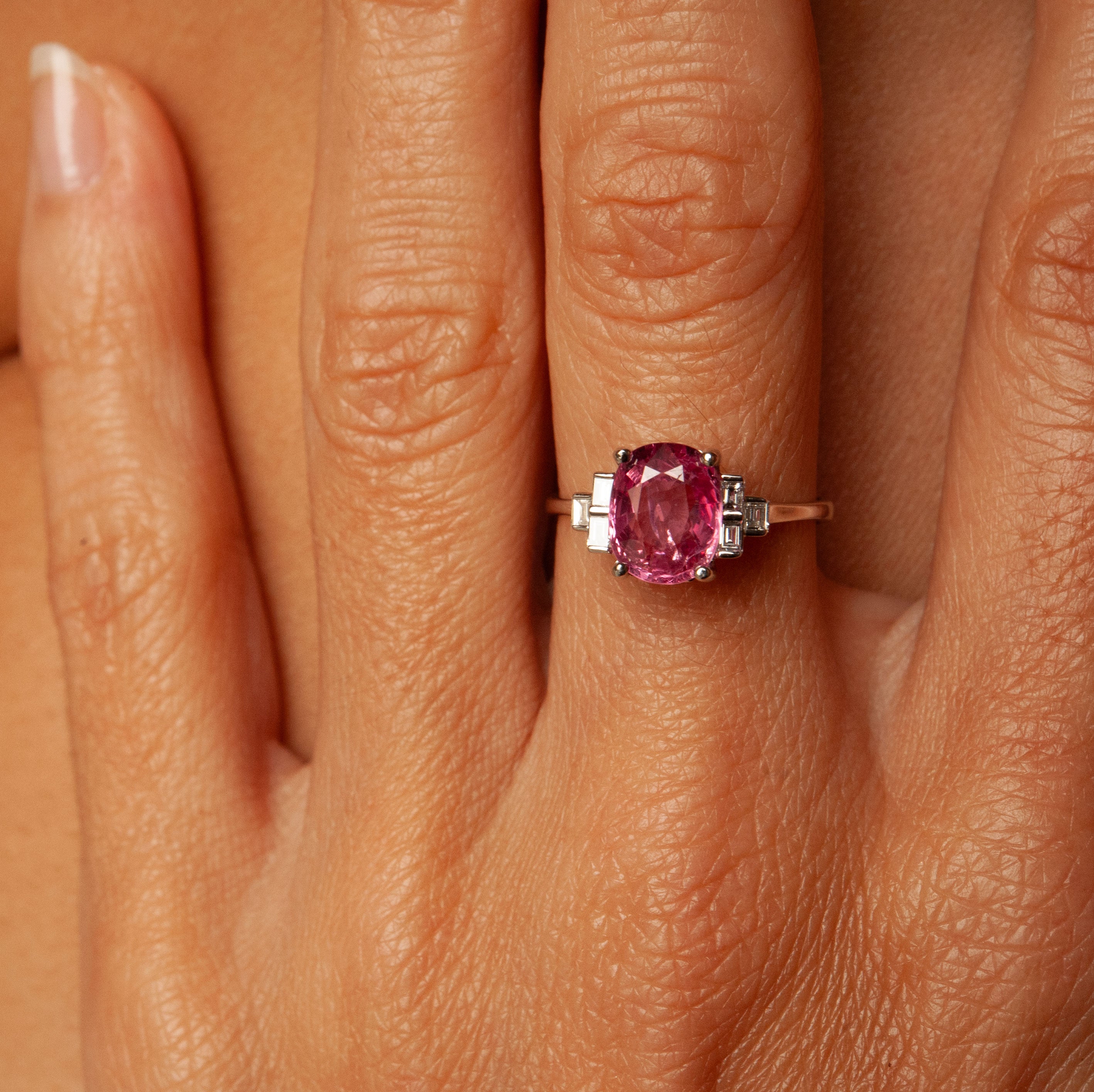 frida-White Gold Ring, pink spinel and diamonds