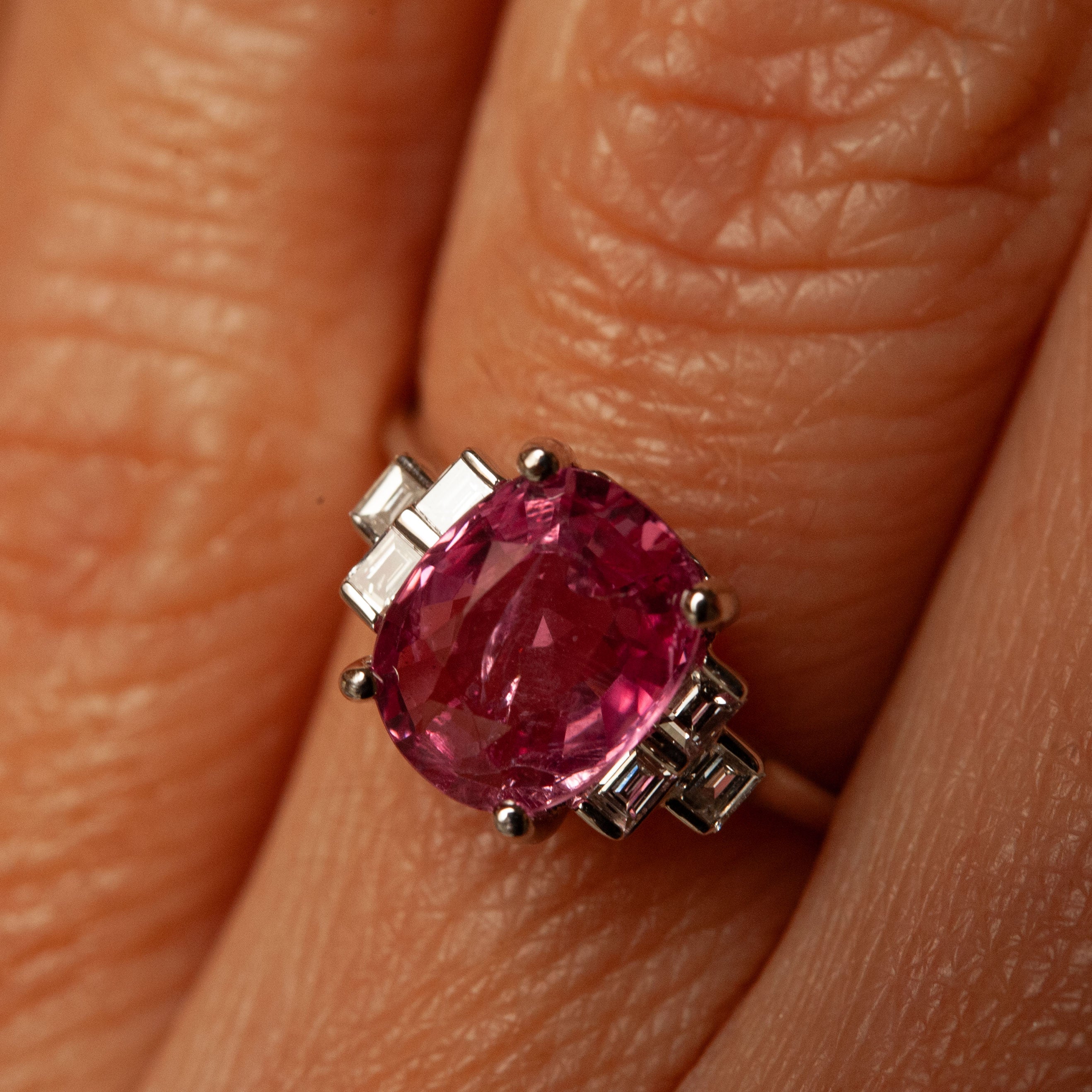 frida-White Gold Ring, pink spinel and diamonds